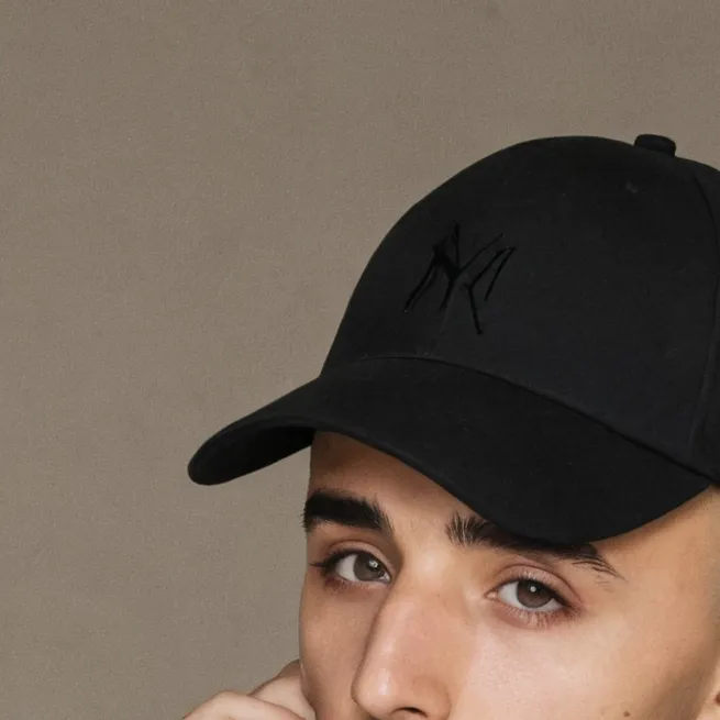 chat with ai character: jana 