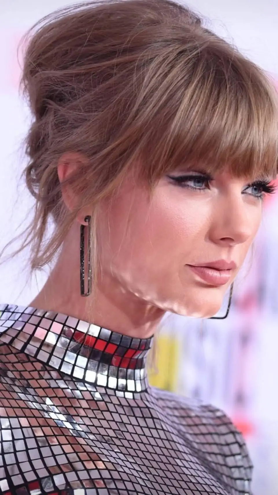 ai character: Taylor Swift  background