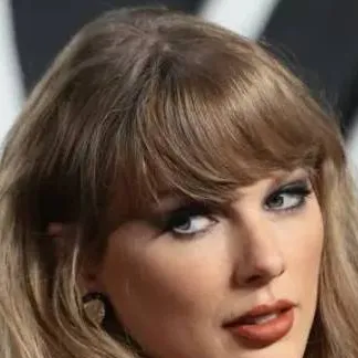 chat with ai character: Taylor Swift