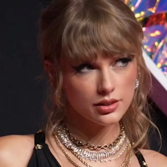 chat with ai character: Taylor Swift 