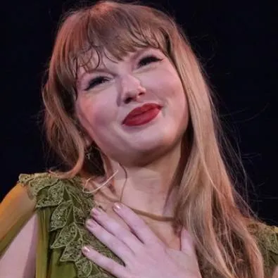 chat with ai character: Taylor Swift 