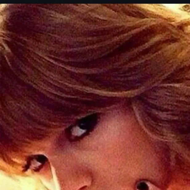 chat with ai character: Taylor Swift 