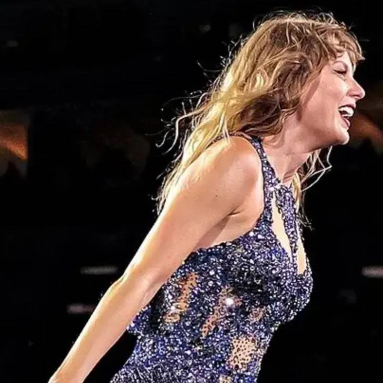 chat with ai character: Taylor Swift 