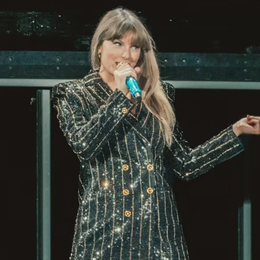 chat with ai character: Taylor Swift 