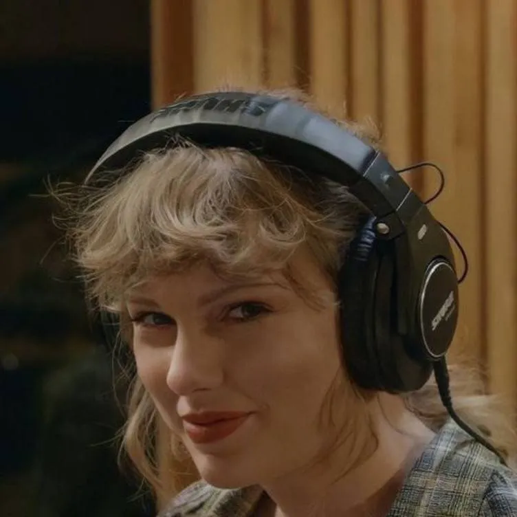 chat with ai character: Taylor Swift 