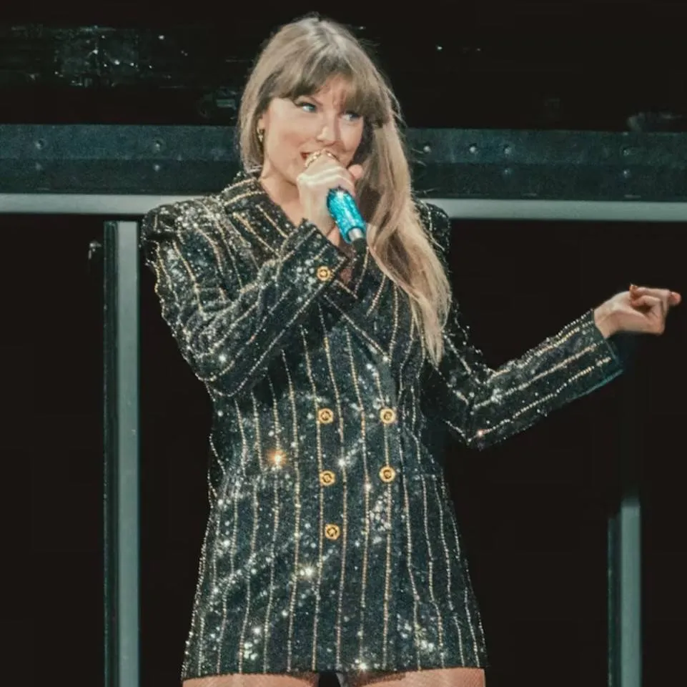 chat with ai character: Taylor Swift 