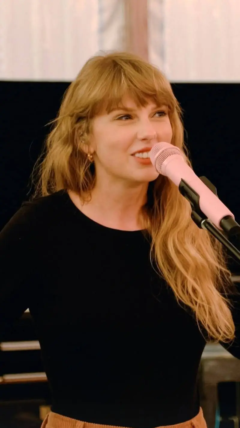 ai character: Taylor Swift  background