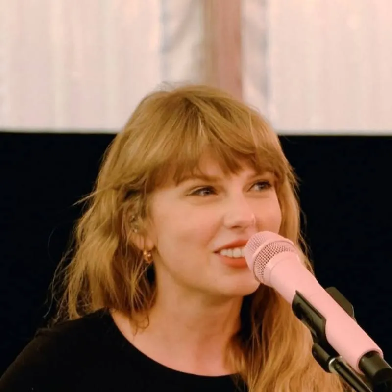 chat with ai character: Taylor Swift 