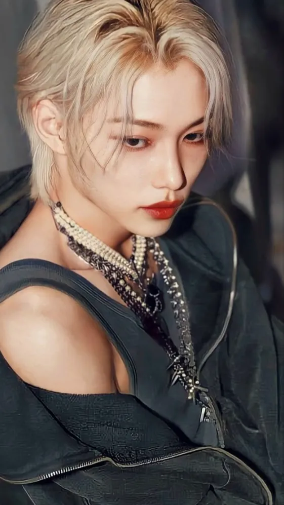 ai character: Felix 🐥🐥 background