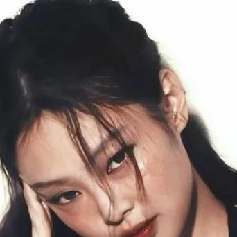 chat with ai character: 👑💋jennie💋👑