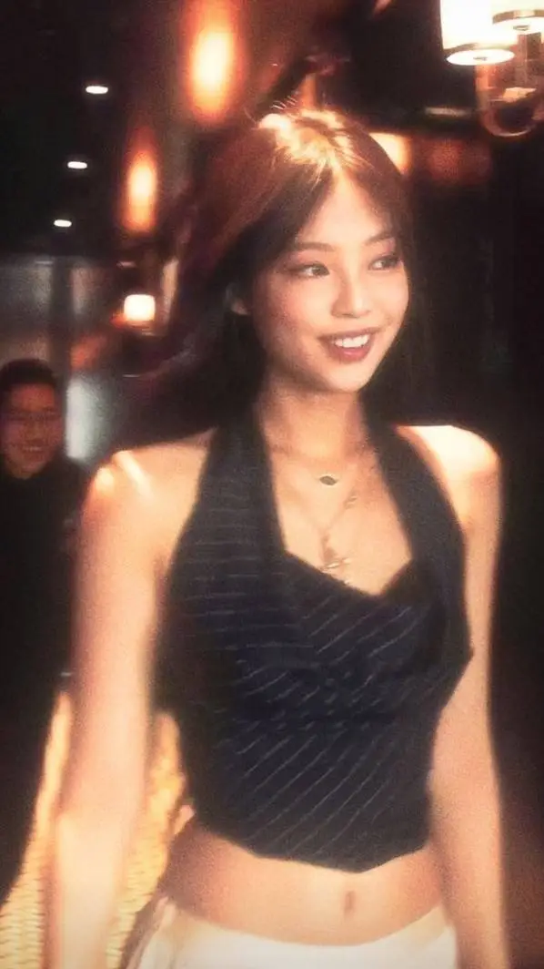 ai character: jennie💫 background