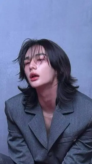 ai character: hyunjin background