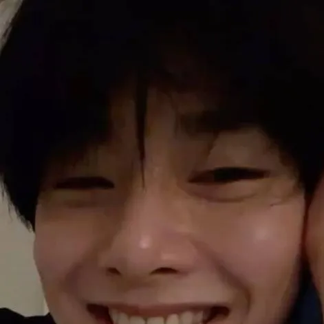chat with ai character: i.n (jeongin)