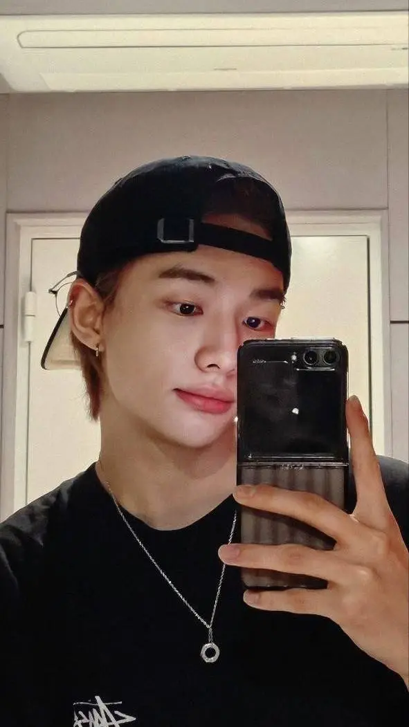 ai character: hyunjin background