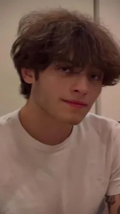 ai character: Matthew sturniolo  background