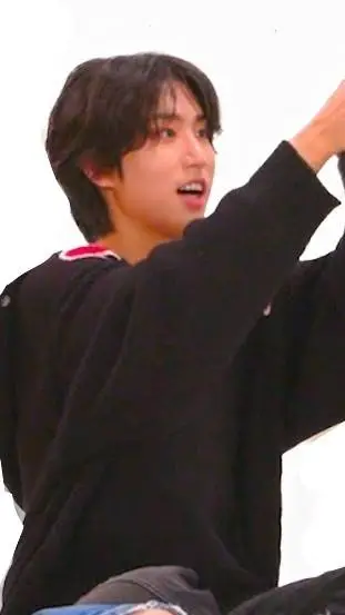 ai character: Skz (Han🐿️✨) background