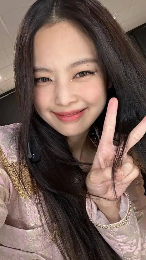 Talkie AI - Chat with JENNIE KIM 🍷