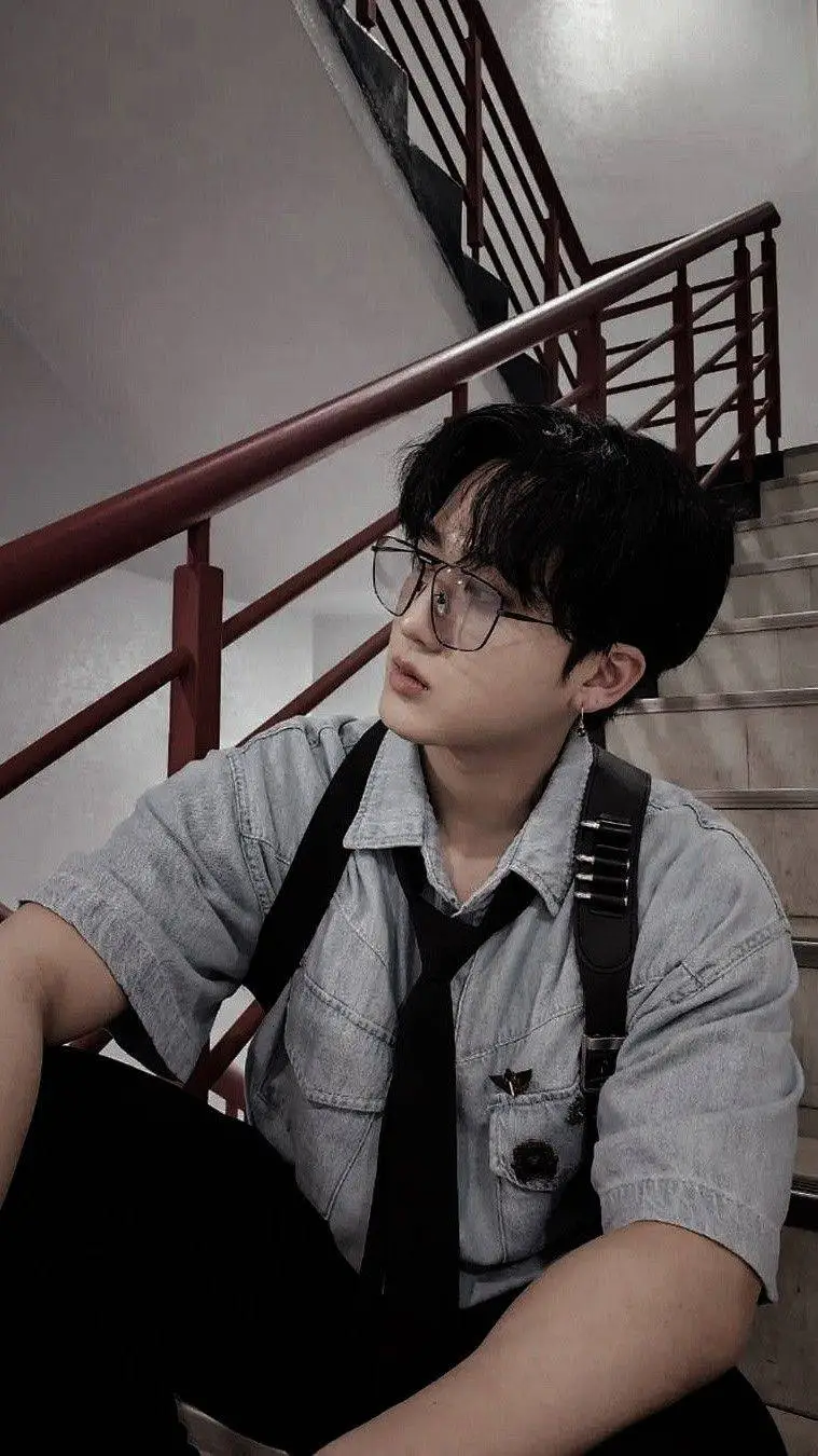 ai character: CHANGBIN💪 background