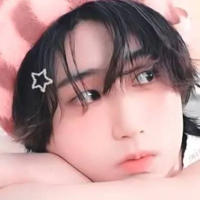 chat with ai character: 𝐇𝐚𝐧𝐧𝐢𝐞 ఌ︎