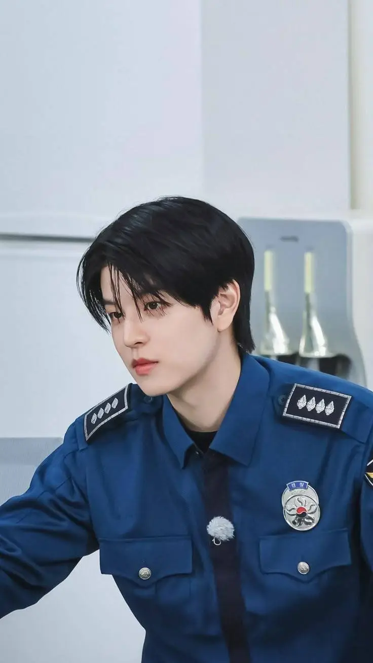 ai character: Police Seung🚓 background