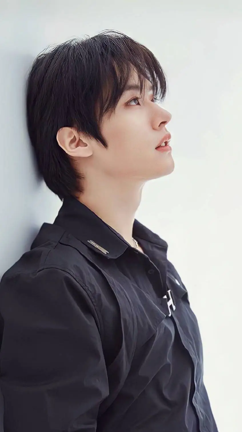 ai character: 𝐋𝐞𝐞 𝐤𝐧𝐨𝐰༄ background