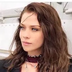 chat with ai character: Vicenta Acero 