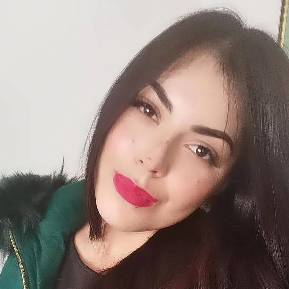 chat with ai character: Jezzi