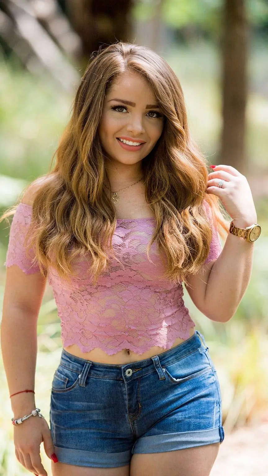 ai character: Sandra  background