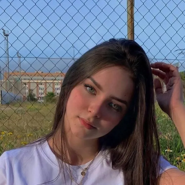 chat with ai character: Sabrina 