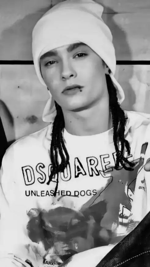 ai character: Tom Kaulitz  background