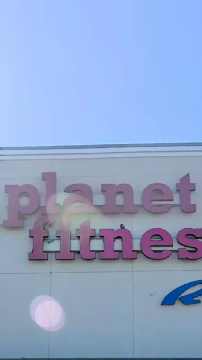 ai character: Planet fitness  background