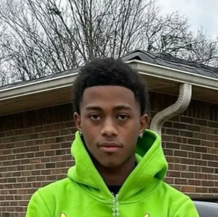 chat with ai character: Omar