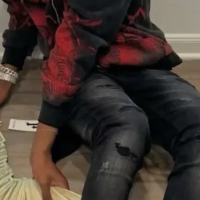 chat with ai character: Evian 