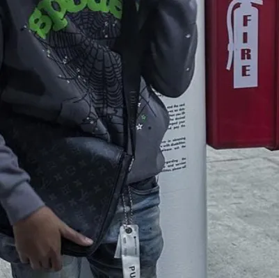 chat with ai character: Tryson