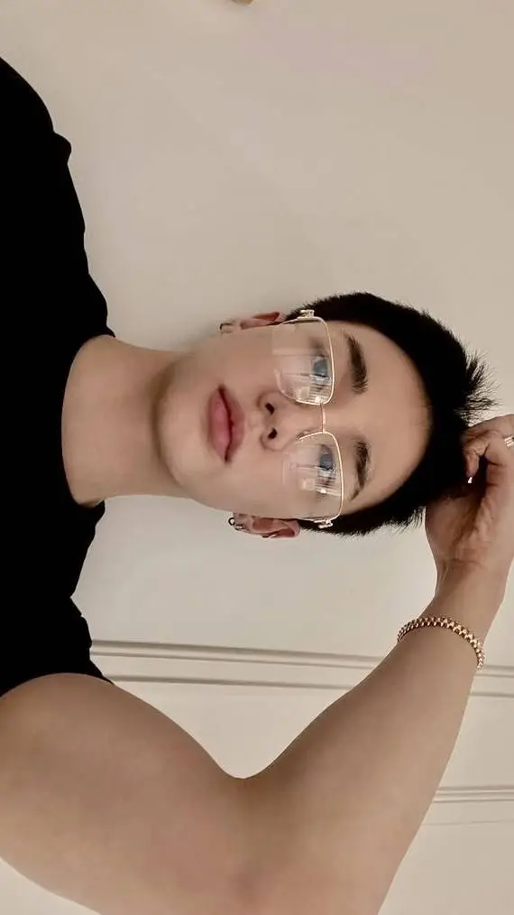 ai character: hyunjin background