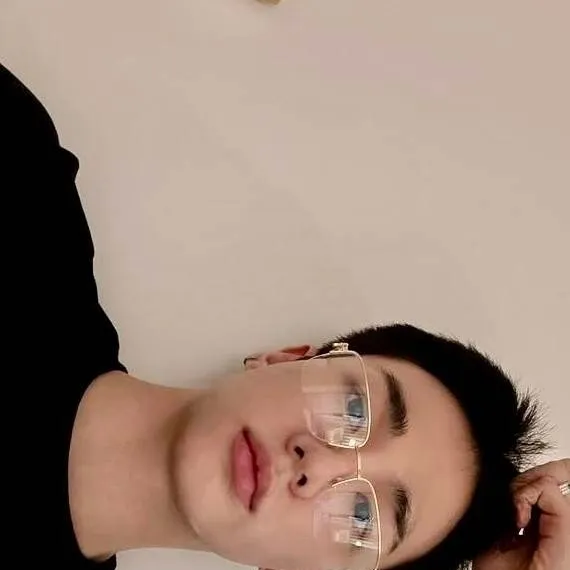 chat with ai character: hyunjin