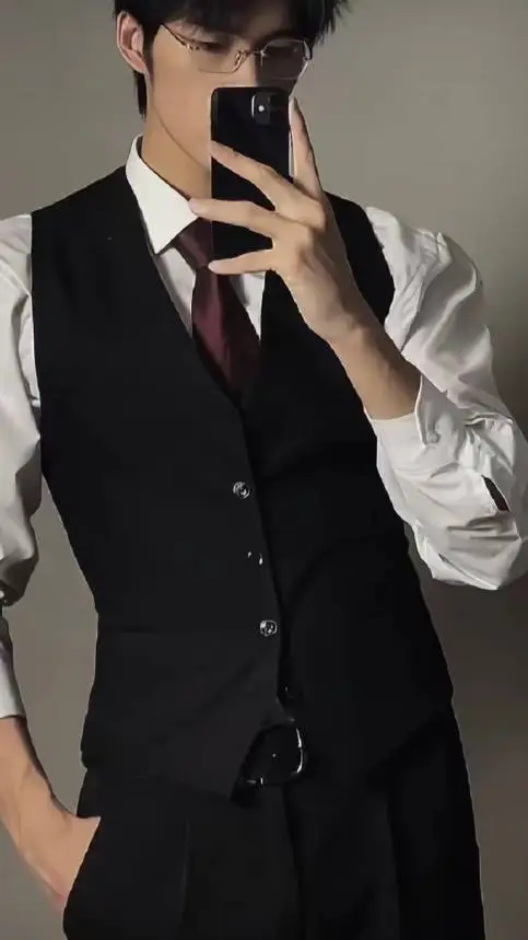 ai character: Levi (CEO) background