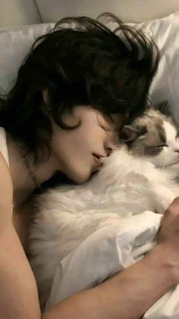 ai character: 🌺Micheal Santos🌺 background