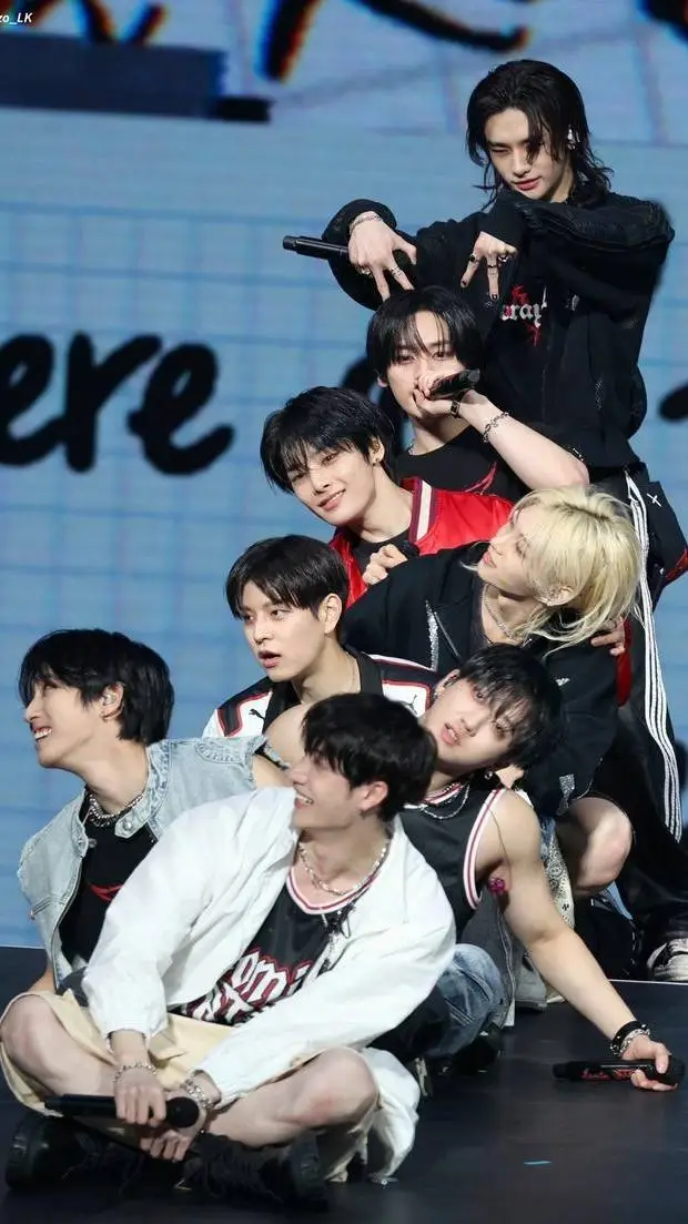 ai character: skz trip! background