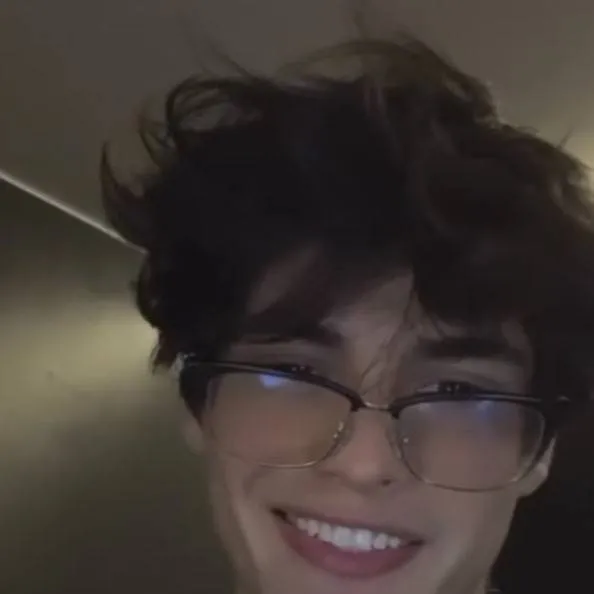 chat with ai character: *AXEL*