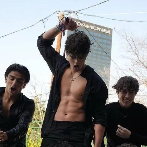 chat with ai character: 'LOS 6 HERMANOS'