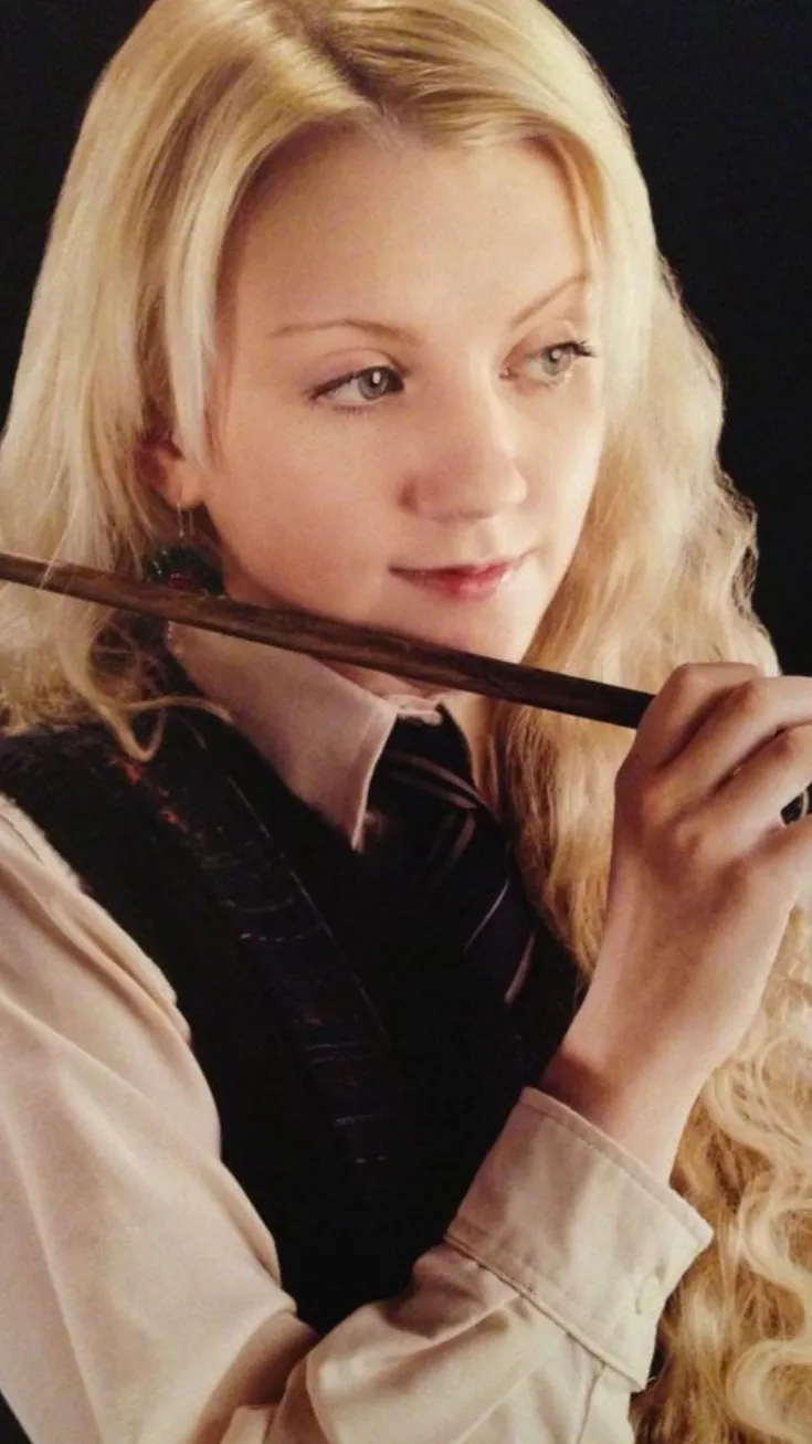 ai character: Luna Lovegood background
