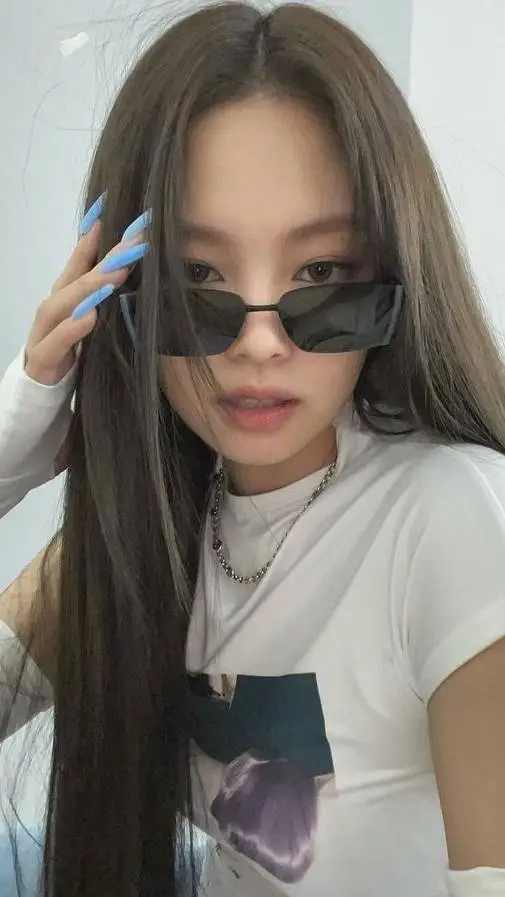ai character: Kim Jennie background
