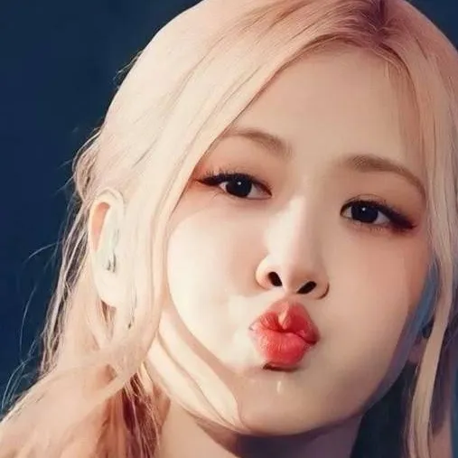 chat with ai character: Rosé 🩷