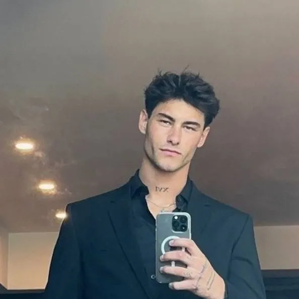 chat with ai character: Ace