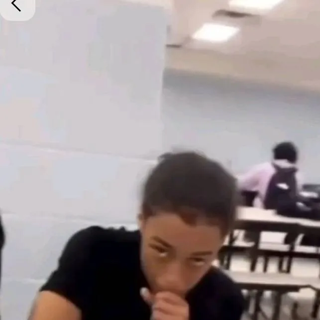 chat with ai character: notti