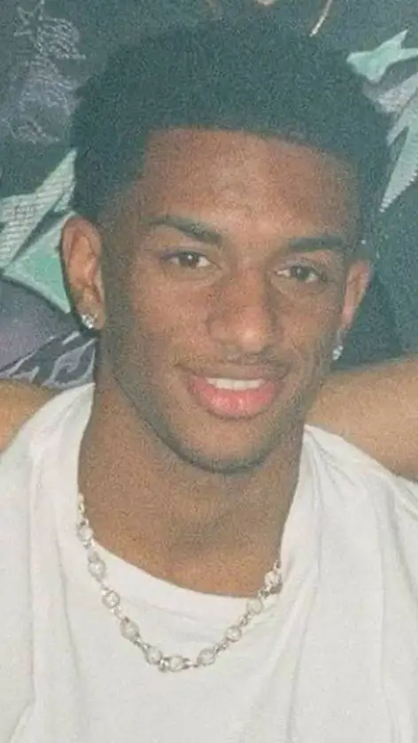 ai character: Alejandro Balde  background