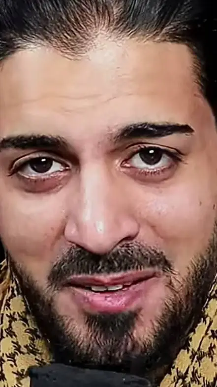 ai character: habibi (streamer)  background