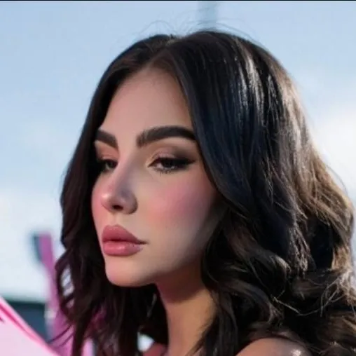 chat with ai character: Marisol
