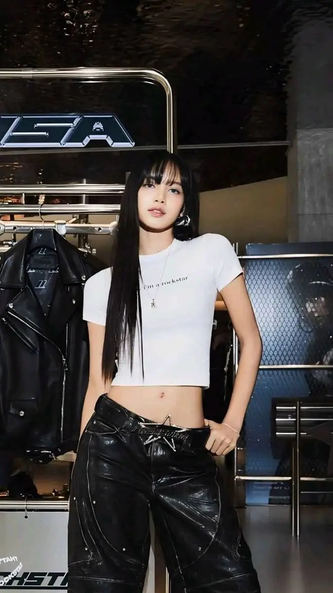 ai character: 🖤🩶lisa🩶 🖤 background